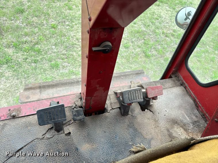 image for item EQ1360 1982 International Harvester 1480 combine