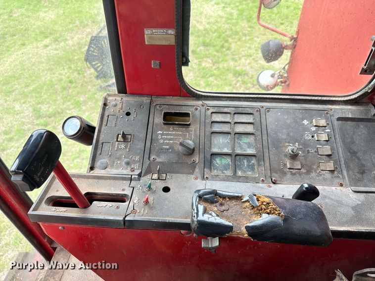 image for item EQ1360 1982 International Harvester 1480 combine