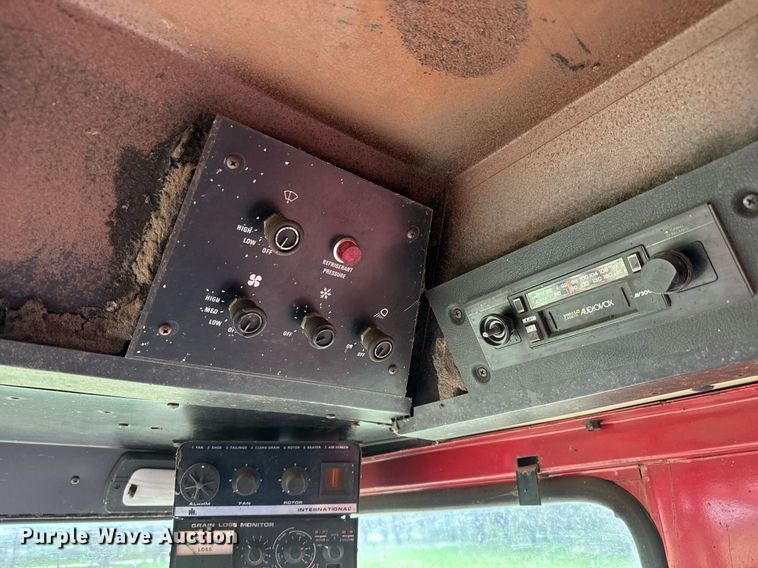 image for item EQ1360 1982 International Harvester 1480 combine