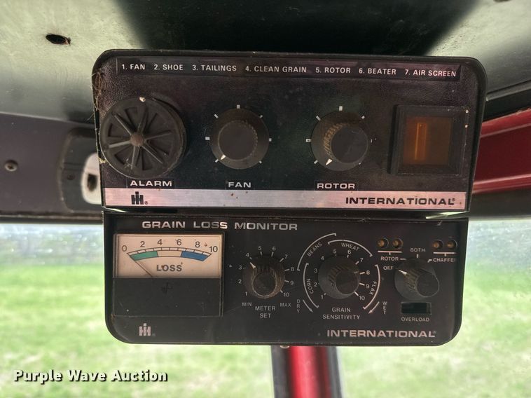 image for item EQ1360 1982 International Harvester 1480 combine