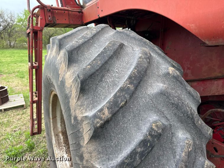 image for item EQ1360 1982 International Harvester 1480 combine