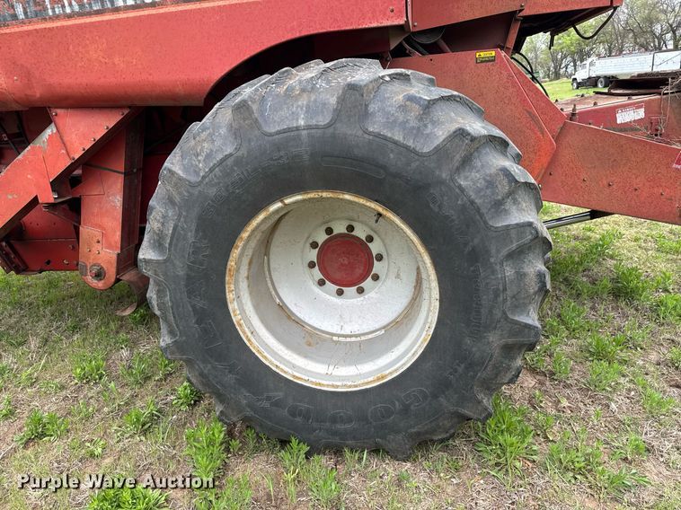 image for item EQ1360 1982 International Harvester 1480 combine
