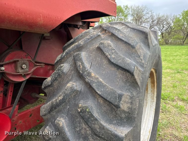 image for item EQ1360 1982 International Harvester 1480 combine