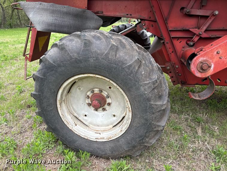 image for item EQ1360 1982 International Harvester 1480 combine
