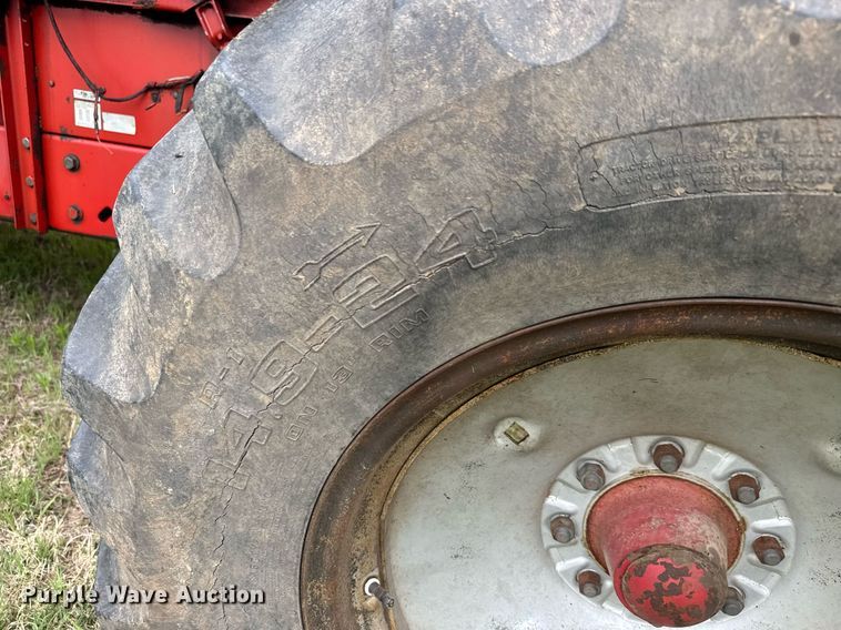 image for item EQ1360 1982 International Harvester 1480 combine