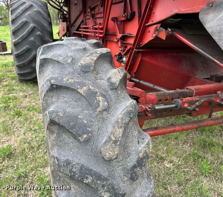 image for item EQ1360 1982 International Harvester 1480 combine