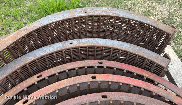 image for item EQ1360 1982 International Harvester 1480 combine