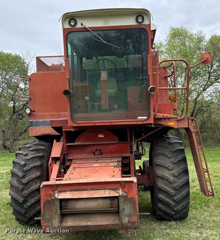 image for item EQ1361 1981 International Harvester 1460 combine