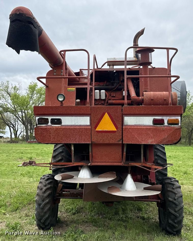 image for item EQ1361 1981 International Harvester 1460 combine