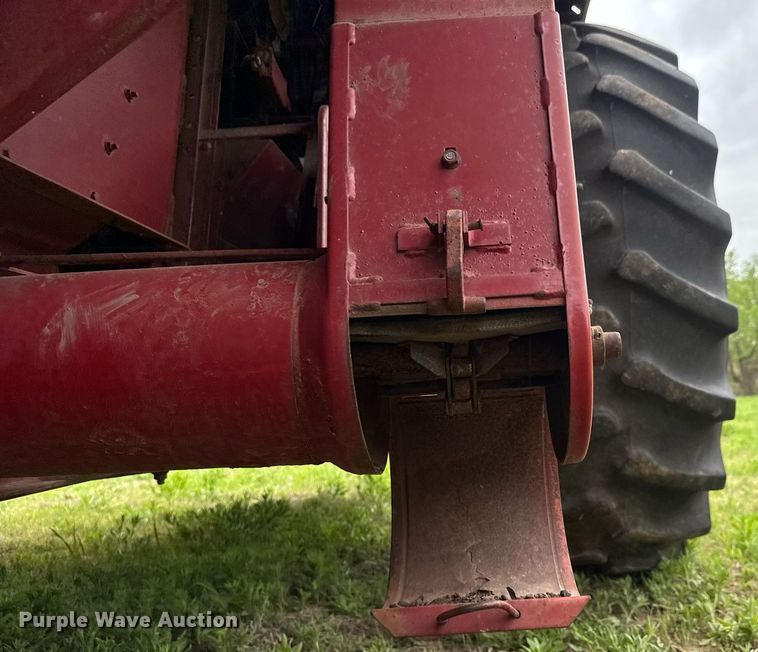 image for item EQ1361 1981 International Harvester 1460 combine