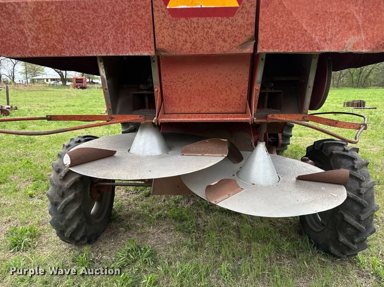 image for item EQ1361 1981 International Harvester 1460 combine