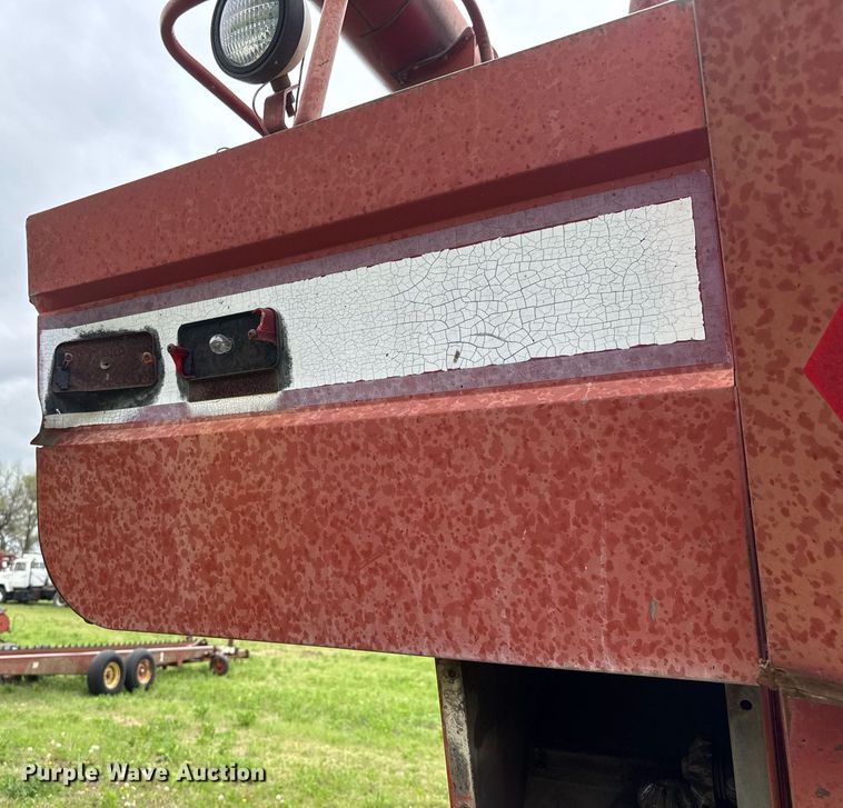 image for item EQ1361 1981 International Harvester 1460 combine