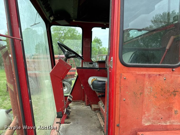 image for item EQ1361 1981 International Harvester 1460 combine
