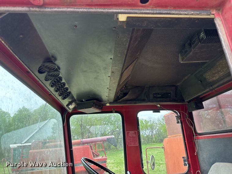 image for item EQ1361 1981 International Harvester 1460 combine