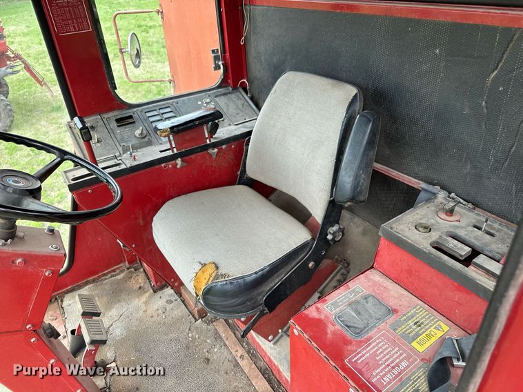 image for item EQ1361 1981 International Harvester 1460 combine