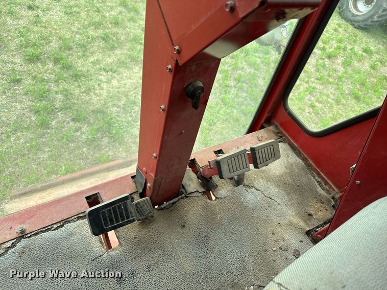 image for item EQ1361 1981 International Harvester 1460 combine