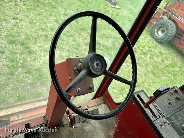 image for item EQ1361 1981 International Harvester 1460 combine