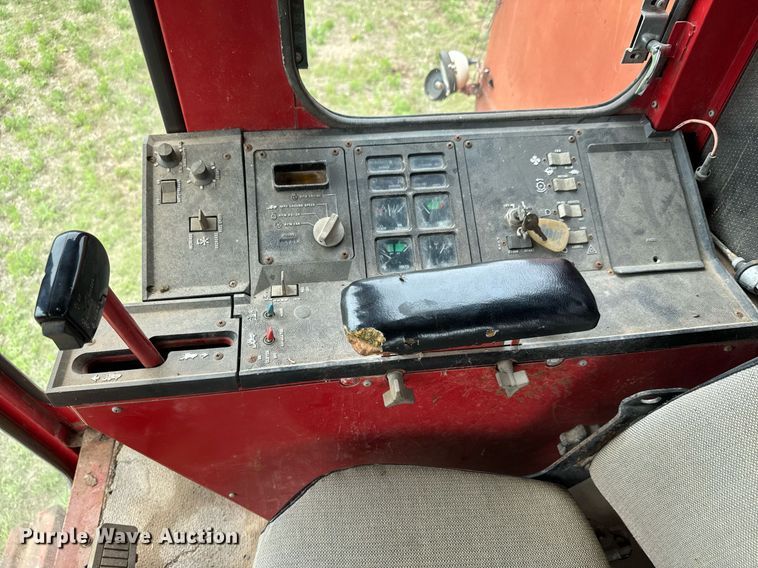 image for item EQ1361 1981 International Harvester 1460 combine