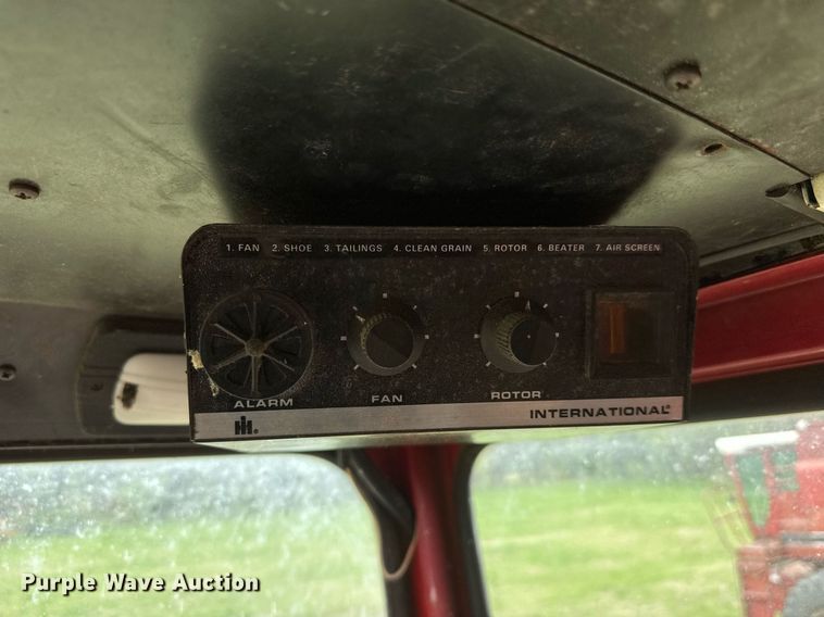 image for item EQ1361 1981 International Harvester 1460 combine