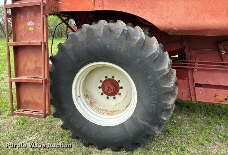 image for item EQ1361 1981 International Harvester 1460 combine