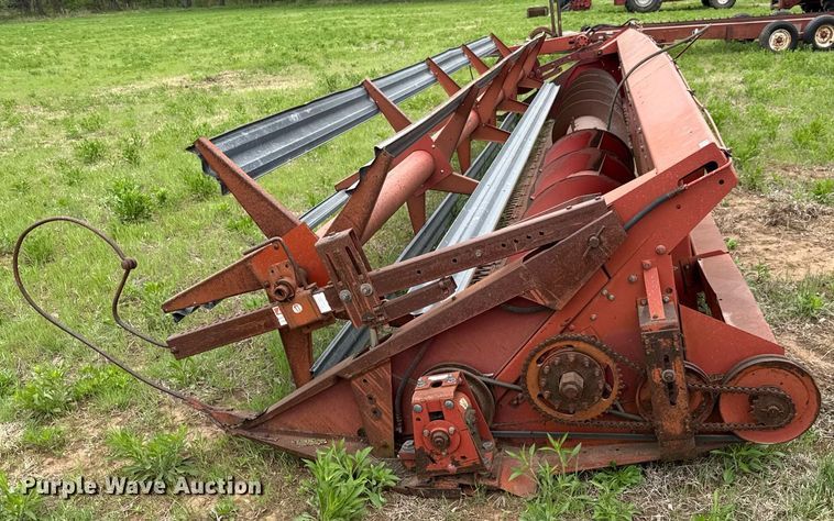 image for item EQ1363 International Harvester 810 rigid head