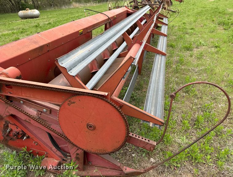 image for item EQ1363 International Harvester 810 rigid head