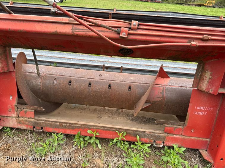 image for item EQ1363 International Harvester 810 rigid head