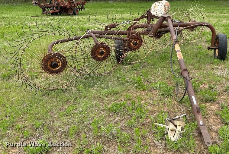 image for item EQ1364 Gehl 206 hay rake