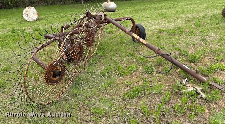 image for item EQ1364 Gehl 206 hay rake