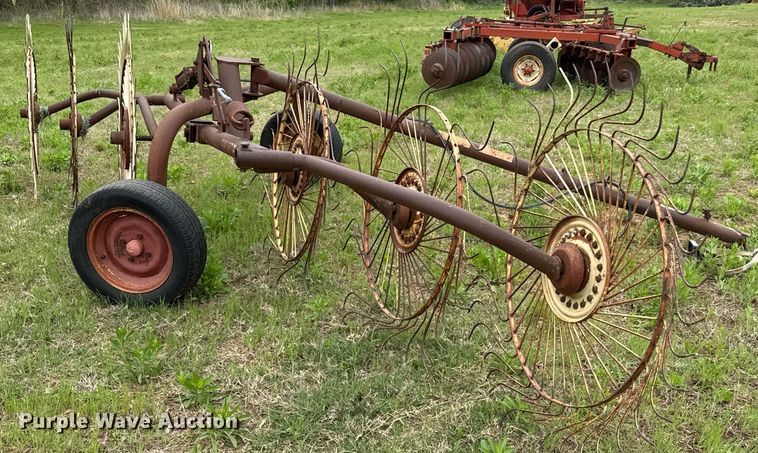 image for item EQ1364 Gehl 206 hay rake