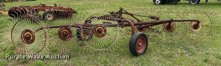 image for item EQ1364 Gehl 206 hay rake