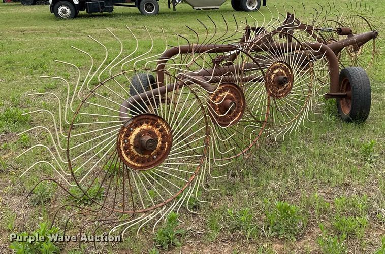 image for item EQ1364 Gehl 206 hay rake