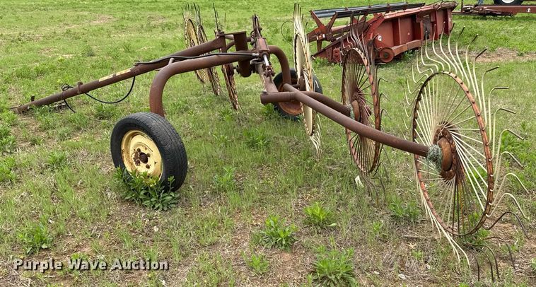 image for item EQ1364 Gehl 206 hay rake