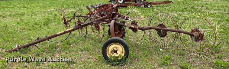 image for item EQ1364 Gehl 206 hay rake