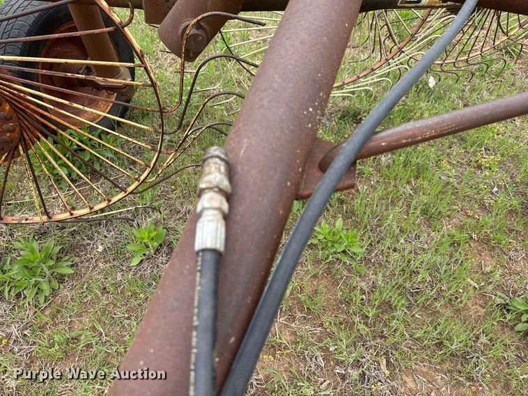 image for item EQ1364 Gehl 206 hay rake