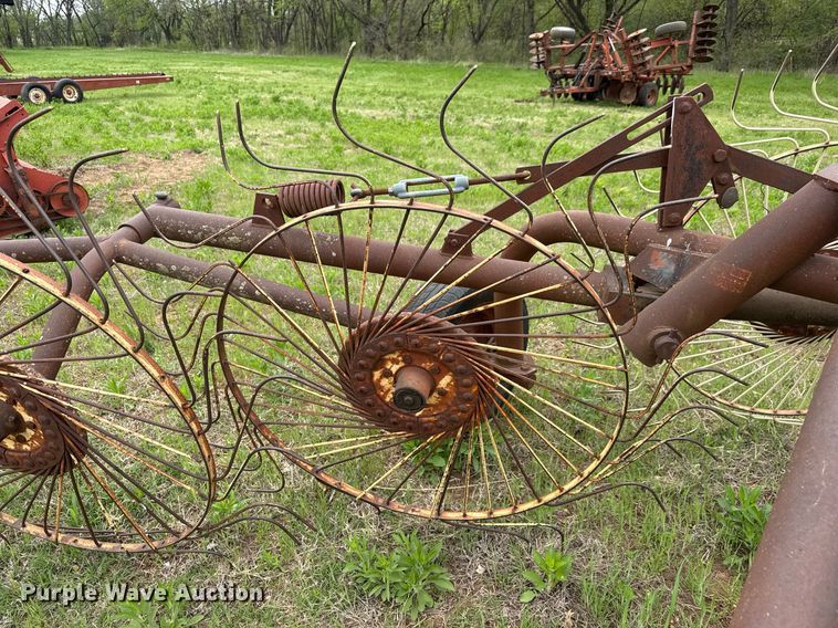 image for item EQ1364 Gehl 206 hay rake