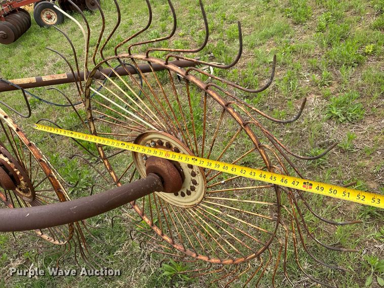 image for item EQ1364 Gehl 206 hay rake