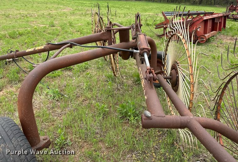image for item EQ1364 Gehl 206 hay rake