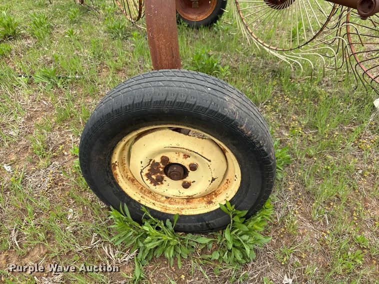 image for item EQ1364 Gehl 206 hay rake