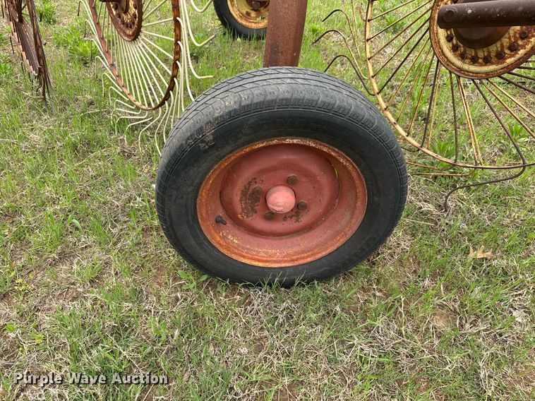 image for item EQ1364 Gehl 206 hay rake