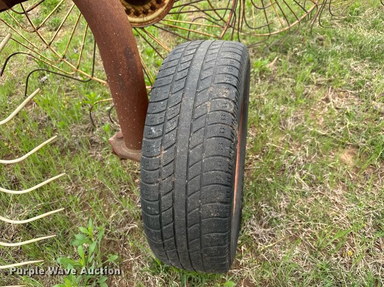 image for item EQ1364 Gehl 206 hay rake