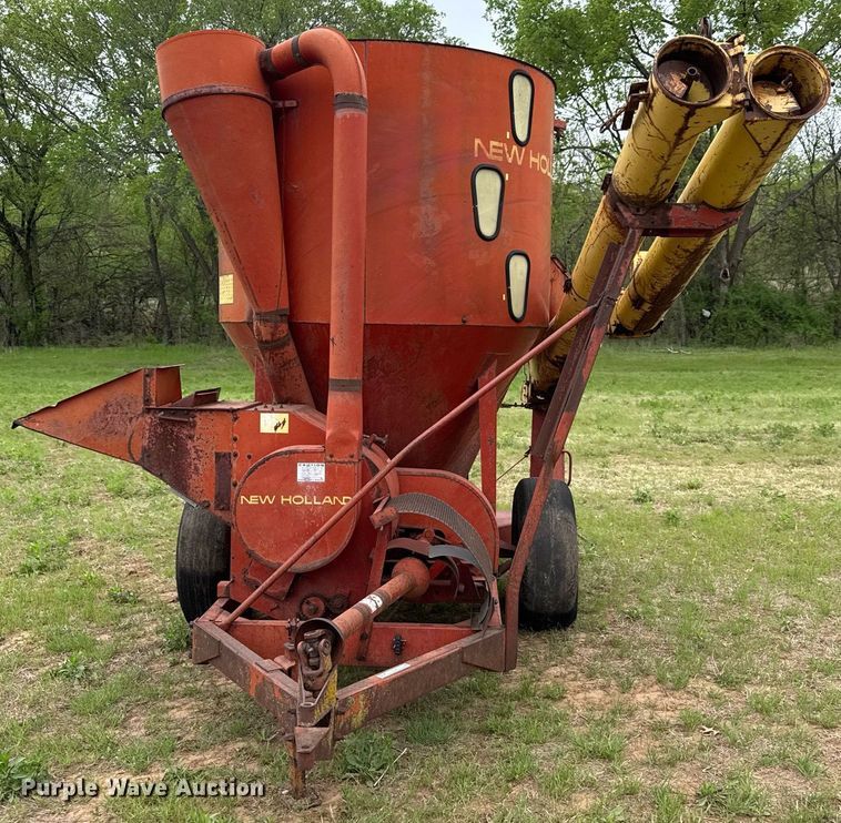 image for item EQ1367 New Holland 354 feed grinder/mixer