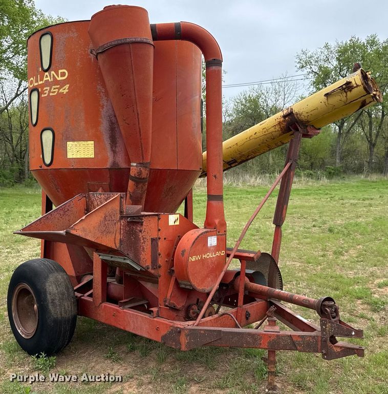 image for item EQ1367 New Holland 354 feed grinder/mixer