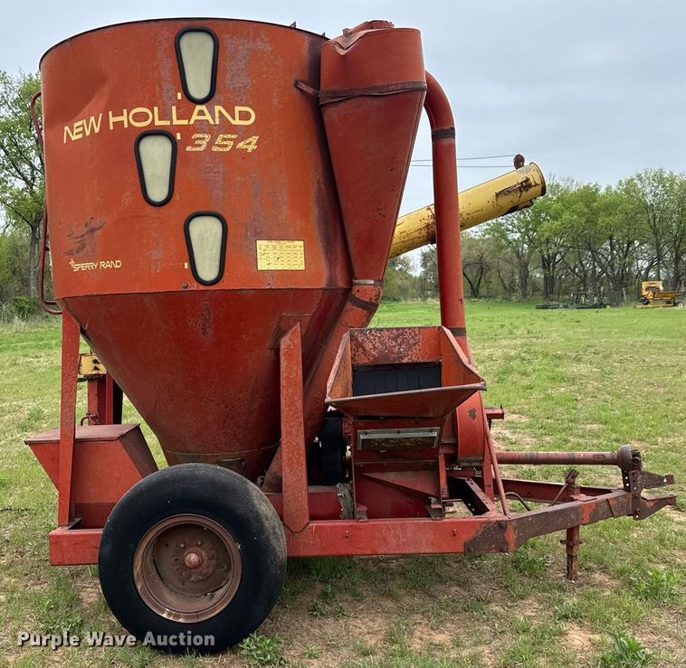 image for item EQ1367 New Holland 354 feed grinder/mixer