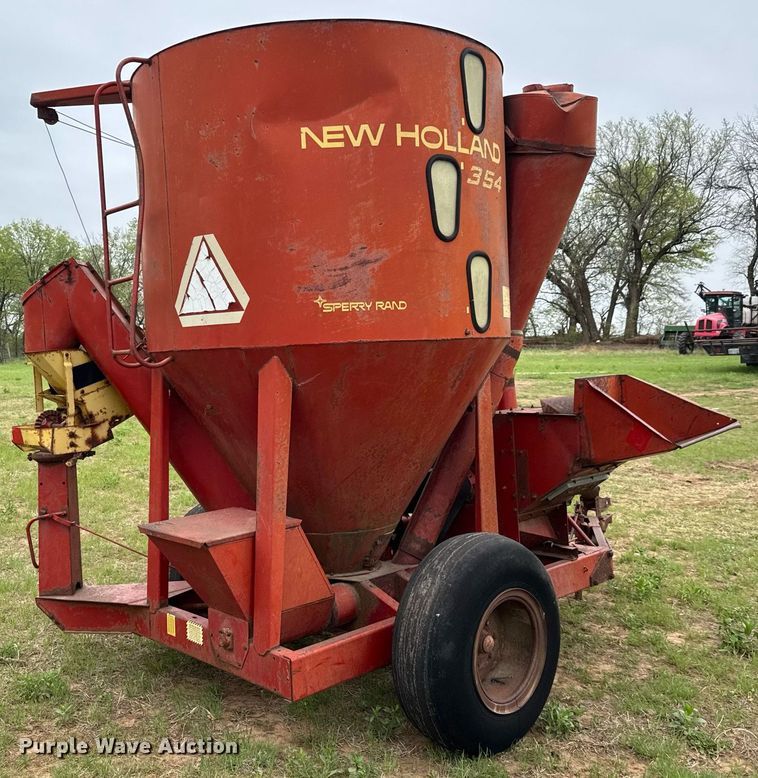 image for item EQ1367 New Holland 354 feed grinder/mixer