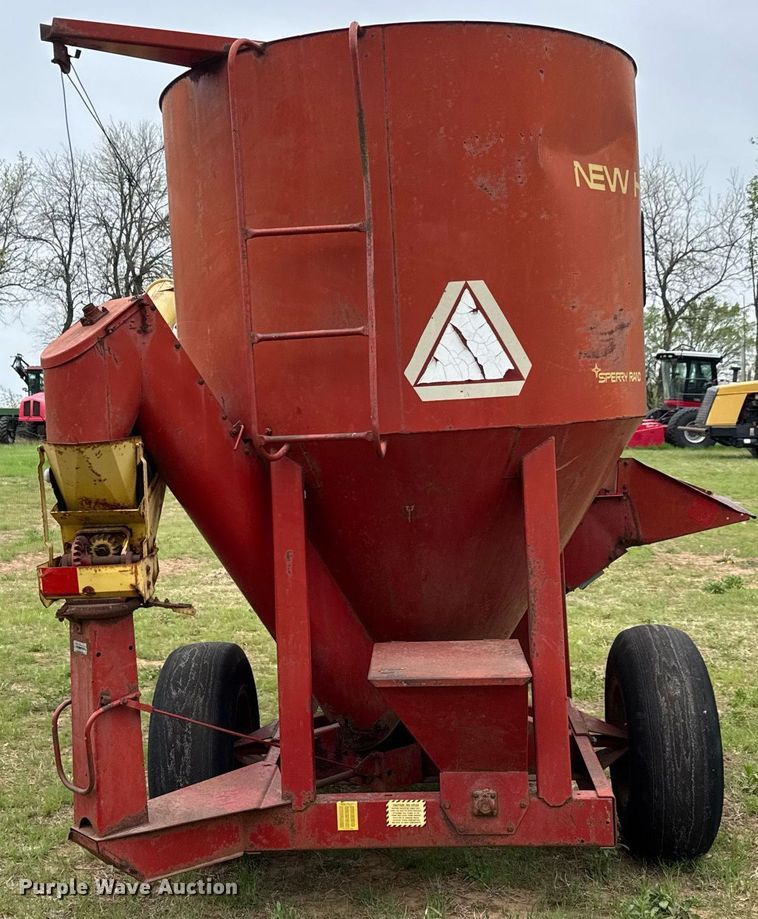 image for item EQ1367 New Holland 354 feed grinder/mixer