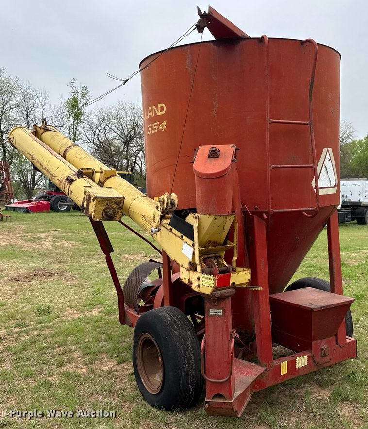 image for item EQ1367 New Holland 354 feed grinder/mixer