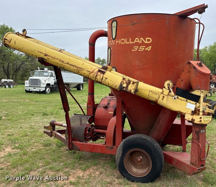 image for item EQ1367 New Holland 354 feed grinder/mixer