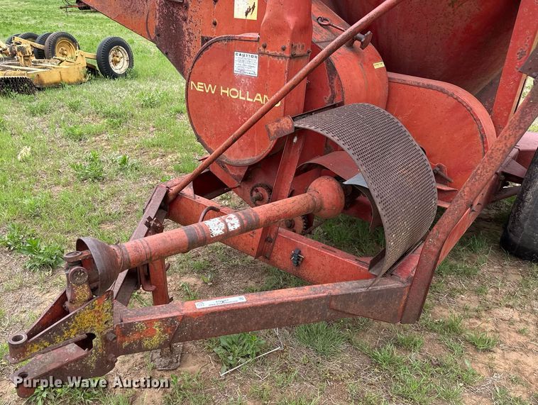 image for item EQ1367 New Holland 354 feed grinder/mixer