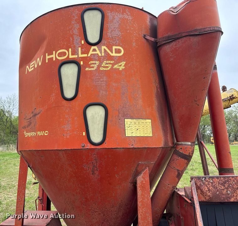image for item EQ1367 New Holland 354 feed grinder/mixer